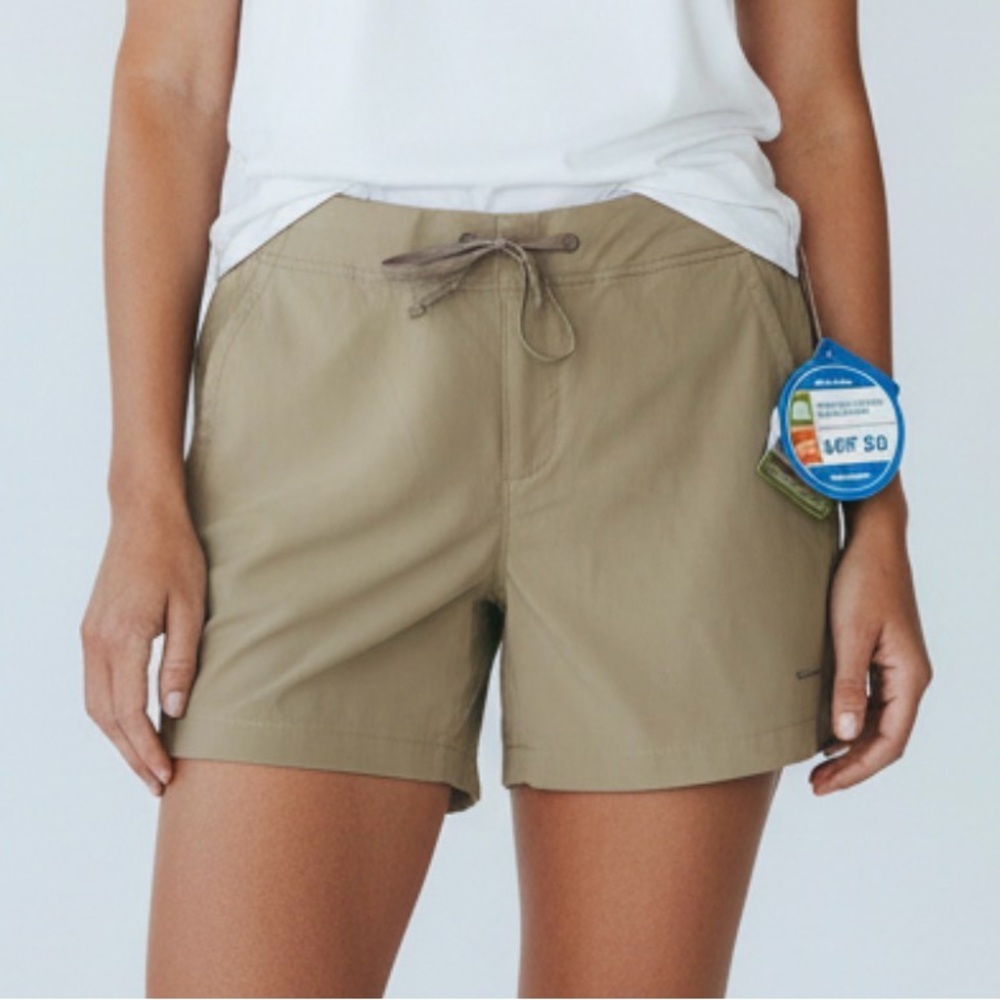 NWT Columbia Women's Khaki Cargo Shorts - Water Repellent UPF 50 - Size 12